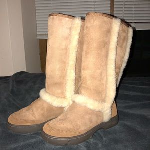 LIKE NEW Brown UGG Boots